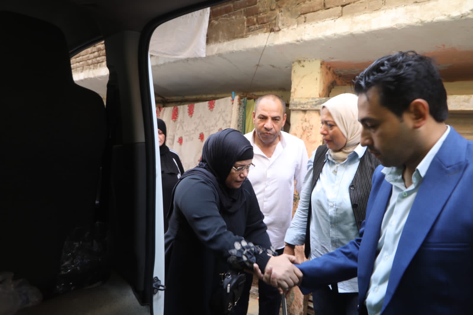 محافظ الجيزة يستجيب لحالة السيدة  عزيزة التي تعاني من مشكلة صحية بمفصل عظمة الفخد 