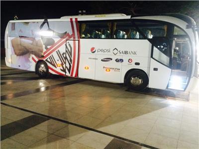 حافلة الزمالك تصل ستاد مدينة الملك فهد استعدادًا لمباراة الاتحاد المنستيري 