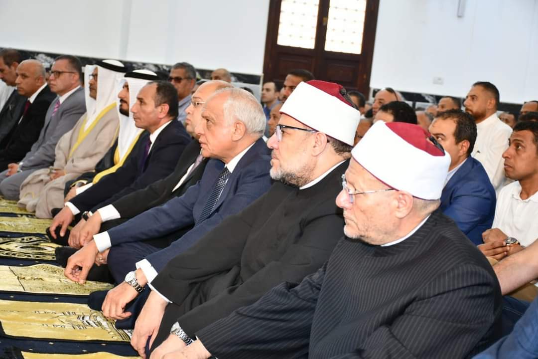 وزير الأوقاف ومحافظ الجيزة يفتتحان مسجد 