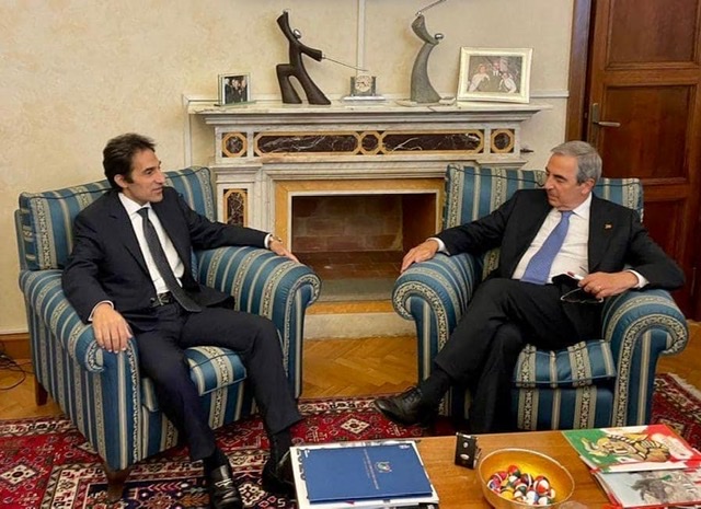 السفير بسام راضي يبحث مع نائب رئيس مجلس الشيوخ الإيطالي العلاقات الثنائية والبرلمانية