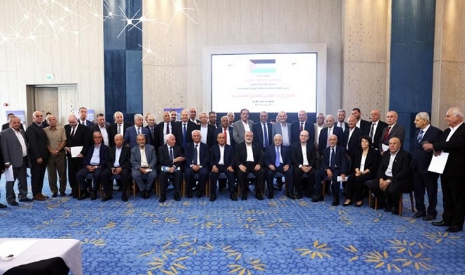 الرئيس الفسطيني لتشكيل لجنة من الفصائل لاستكمال الحوار.. ويؤكد: اجتماع العلمين خطوة أولى لترتيب البيت الوطني 