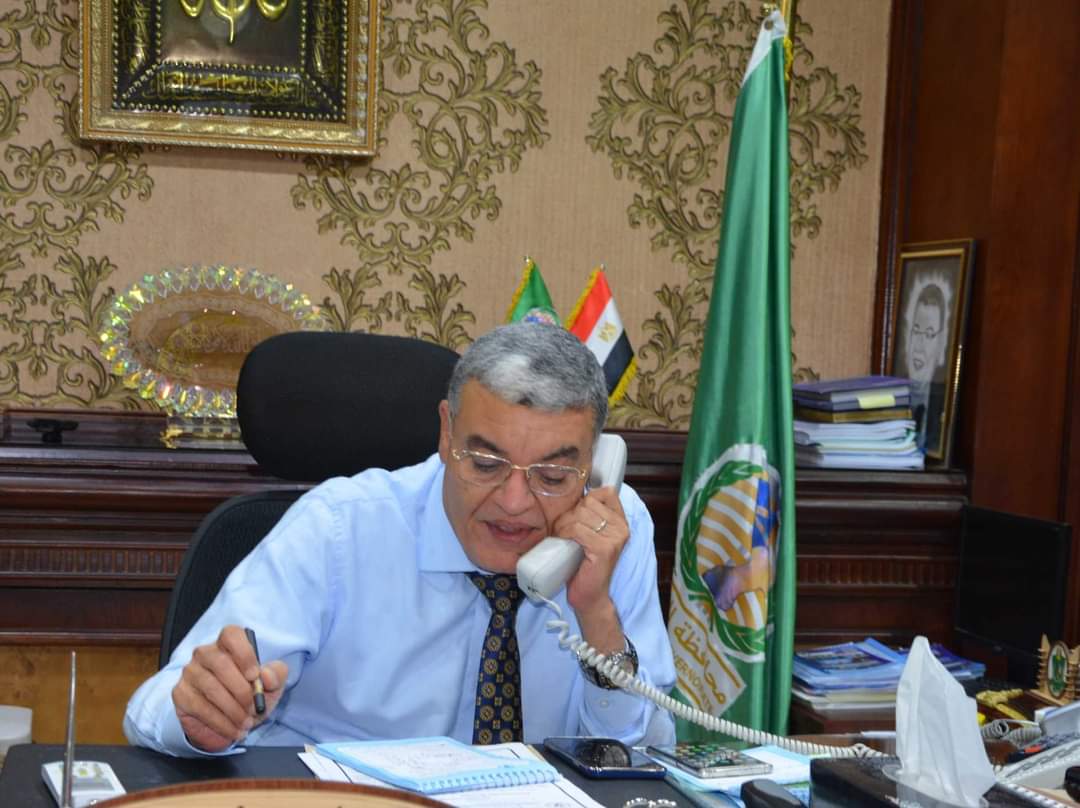 محافظ المنيا يهنئ الثانى على الجمهورية بالثانوية العامة هاتفيا
