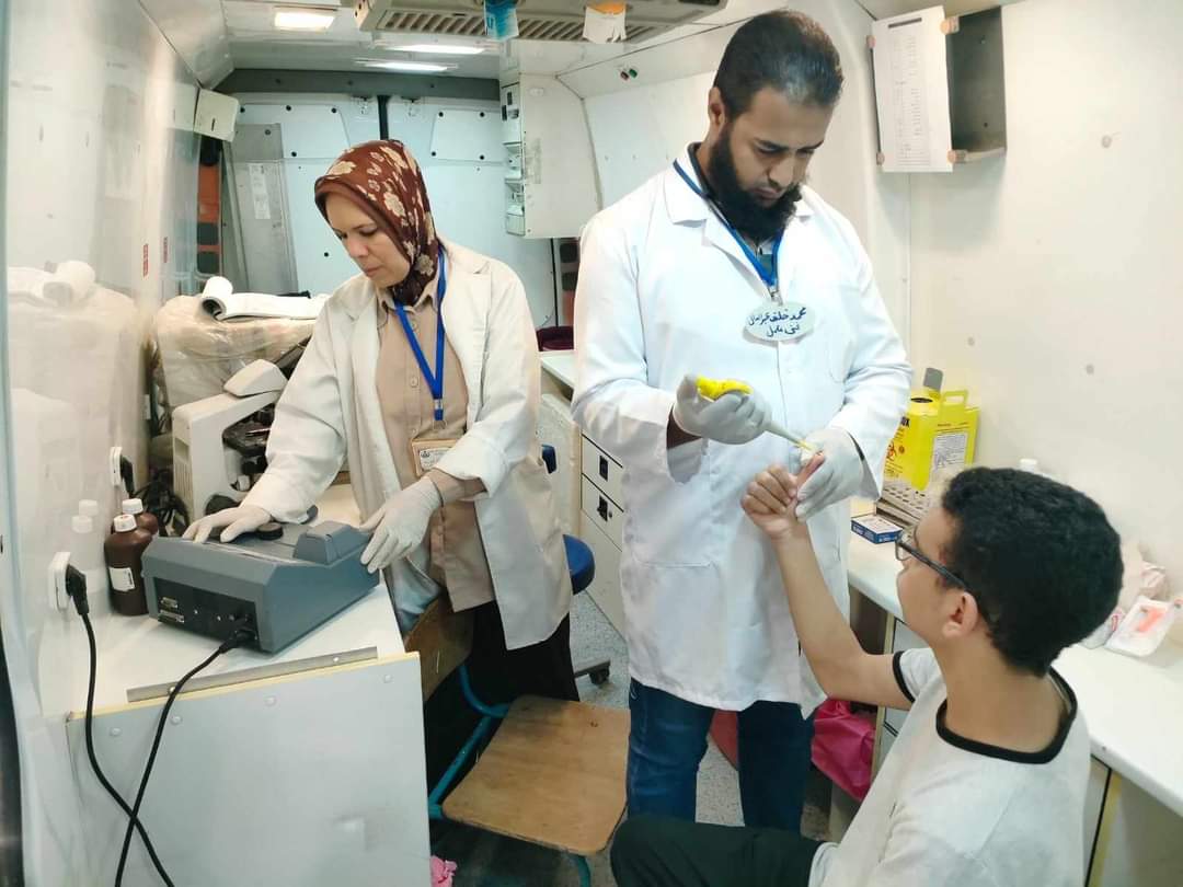 صحة المنيا تقدم خدمات طبية مجانية لـ 1923 حالة خلال قافلة بقرية تانوف مركز ديرمواس