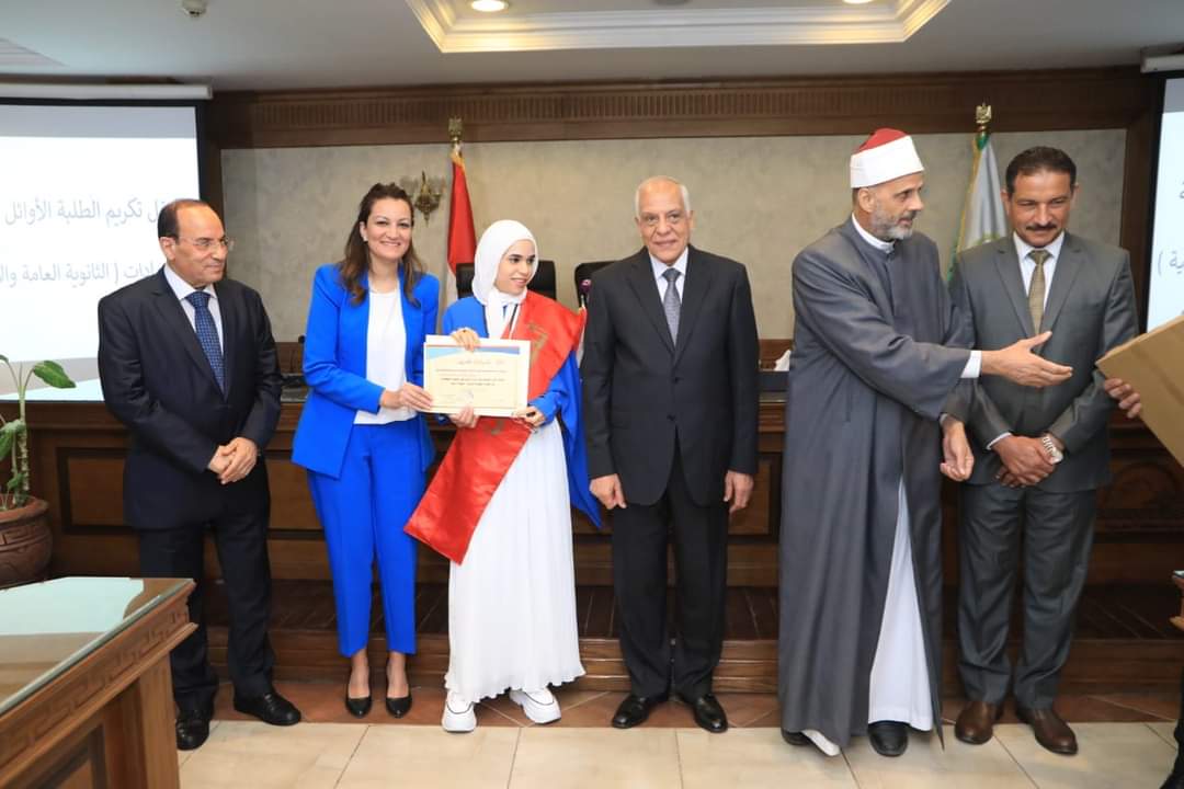 محافظ الجيزة يكرم أوائل الثانوية العامة والأزهرية والدبلومات الفنية