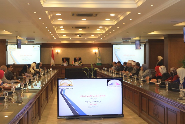 محافظ الجيزة يناقش تنفيذ خطة المجلس الاقليمى للسكان للحد من الزيادة السكانية
