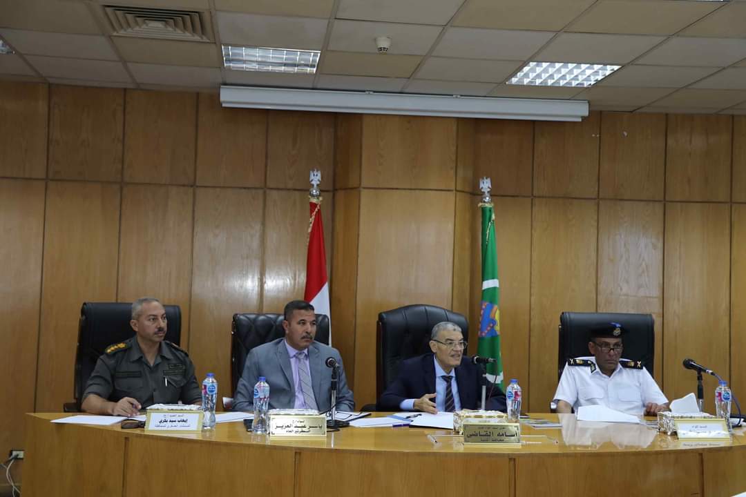 محافظ المنيا : الموافقة على تقنين 75 حالة بالظهير الصحراوي الشرقي والغربي بنطاق المحافظة