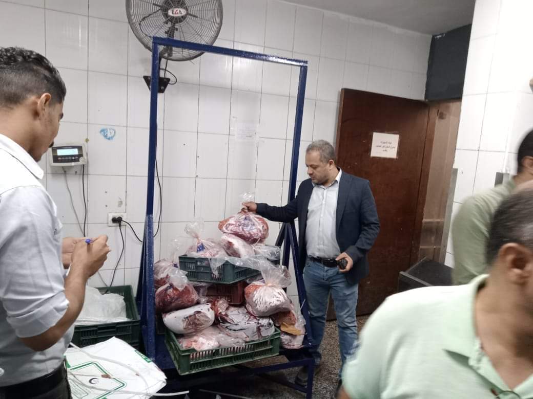 تحرير 96 مخالفة تموينية وضبط 213 كيلو من اللحوم منتهية الصلاحية بالمنيا