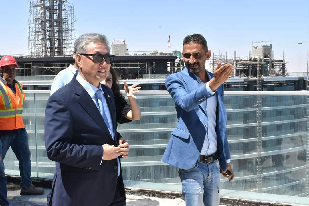 بالصور.. سفير كوريا الجنوبية يتفقد الأبراج الشاطئية والمدينة التراثية بالعلمين الجديدة