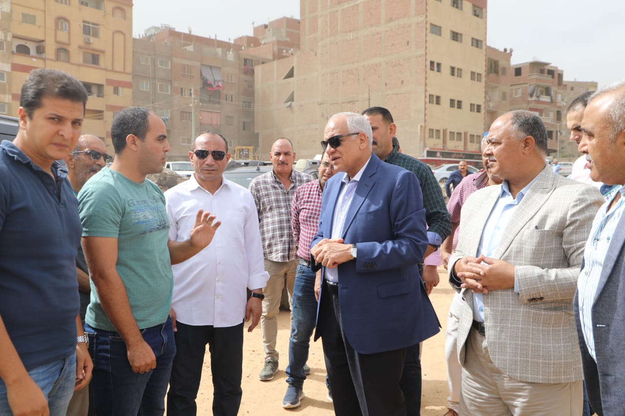 محافظ الجيزة يتفقد مراحل العمل بمحور منشأة البكاري  بدءآ من الطريق الدائري بالمنشية وحتي محور المريوطية 
