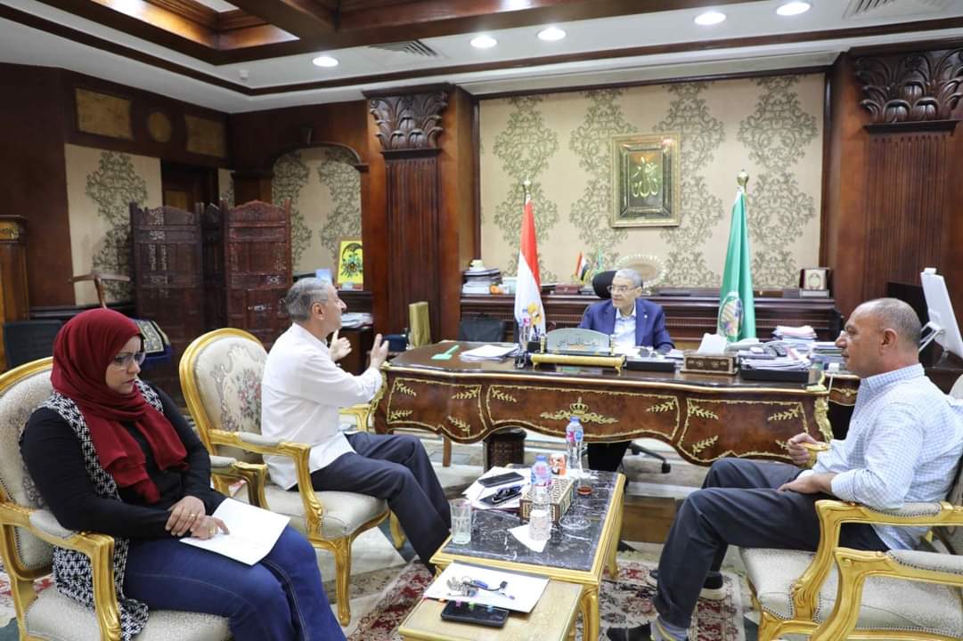 محافظ المنيا يستقبل عددا من أعضاء مجلس النواب لمناقشة وحل طلبات المواطنين