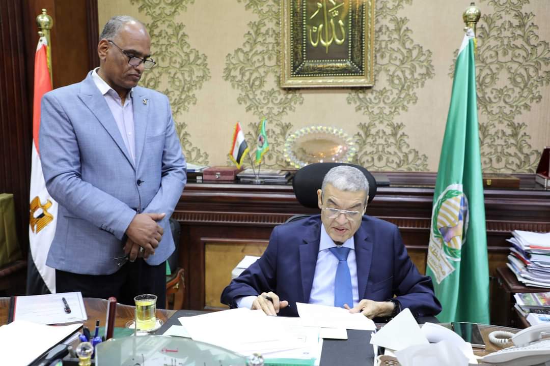 بإجمالي 3251 مدرسة

محافظ المنيا يعلن دخول 23 مدرسة جديدة للخدمة في العام الدراسي الجديد