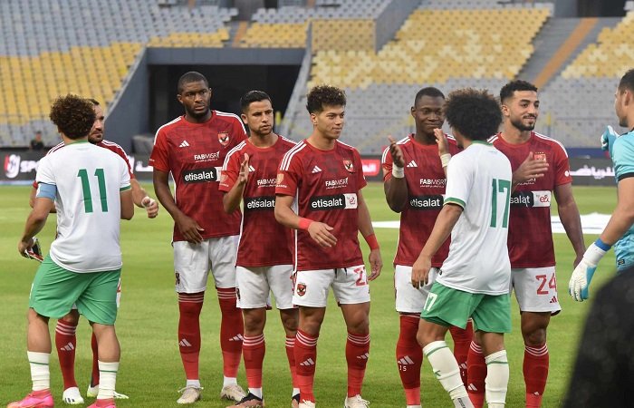 الأهلي يسحق المصري برباعية نظيفة بالدوري 



