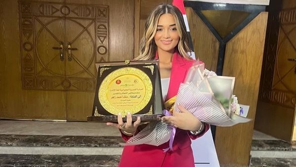 اختيار ملك أحمد زاهر سفيرة لمبادرة مصر لمحو أمية لغة الاشارة