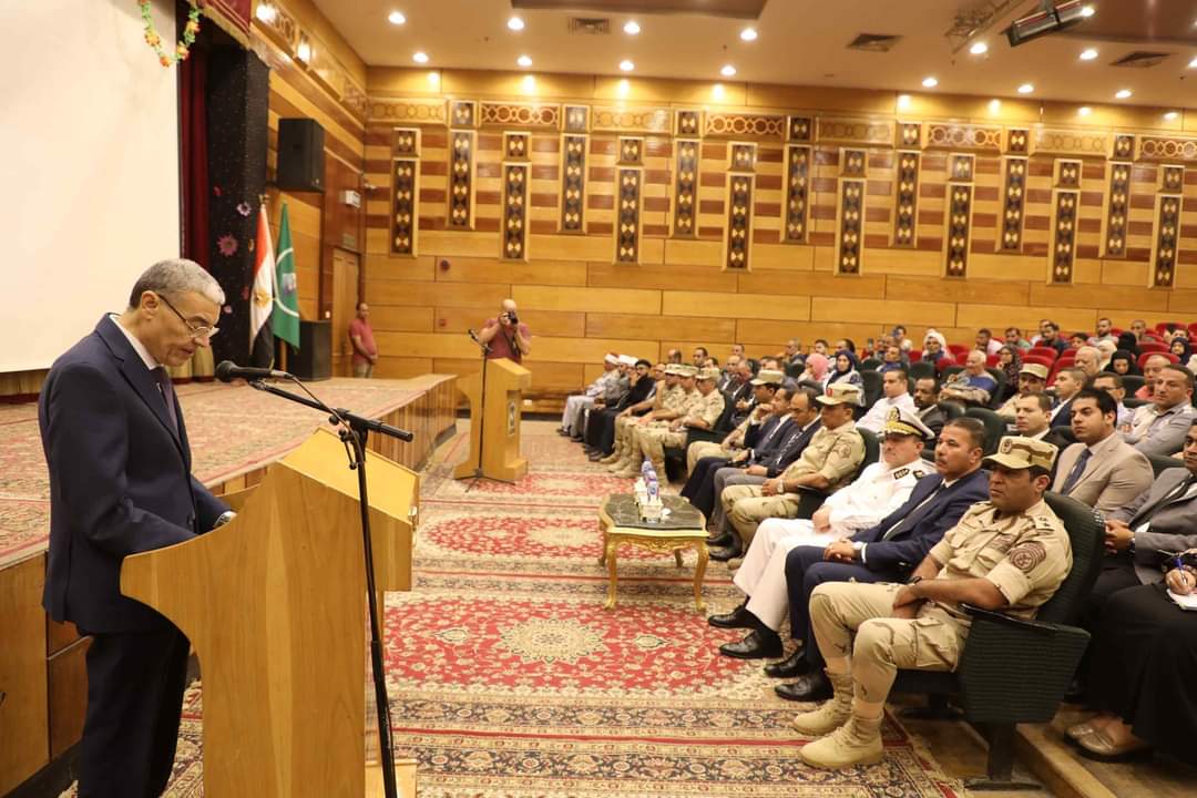 محافظ المنيا يشهد احتفال جمعية المحاربين القدماء بيوم الشهيد لتكريم أسر الشهداء والمصابين