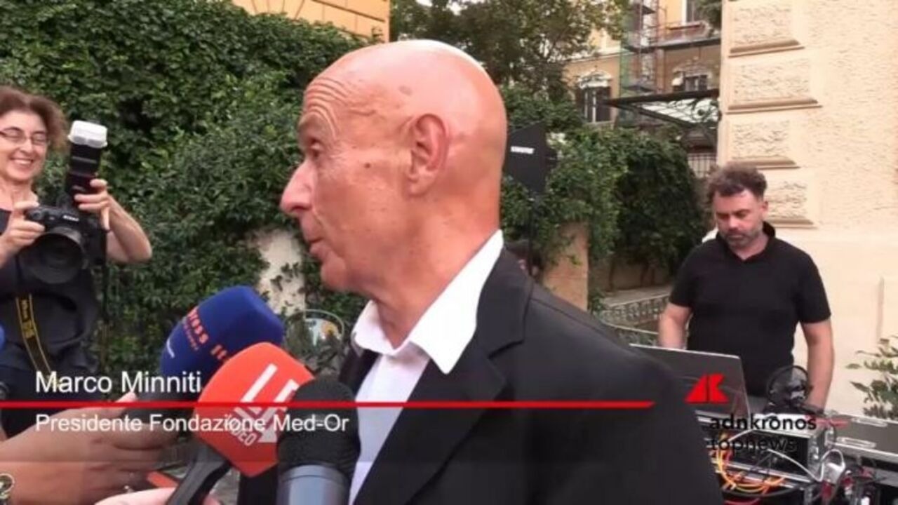 وزير إيطالي سابق يعتبر إعادة توزيع المهاجرين 