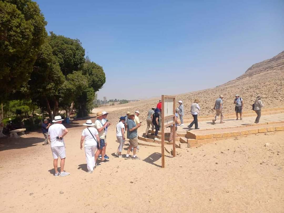 المناطق الأثرية بمحافظة المنيا تستقبل وفداً سياحياً متعدد الجنسيات