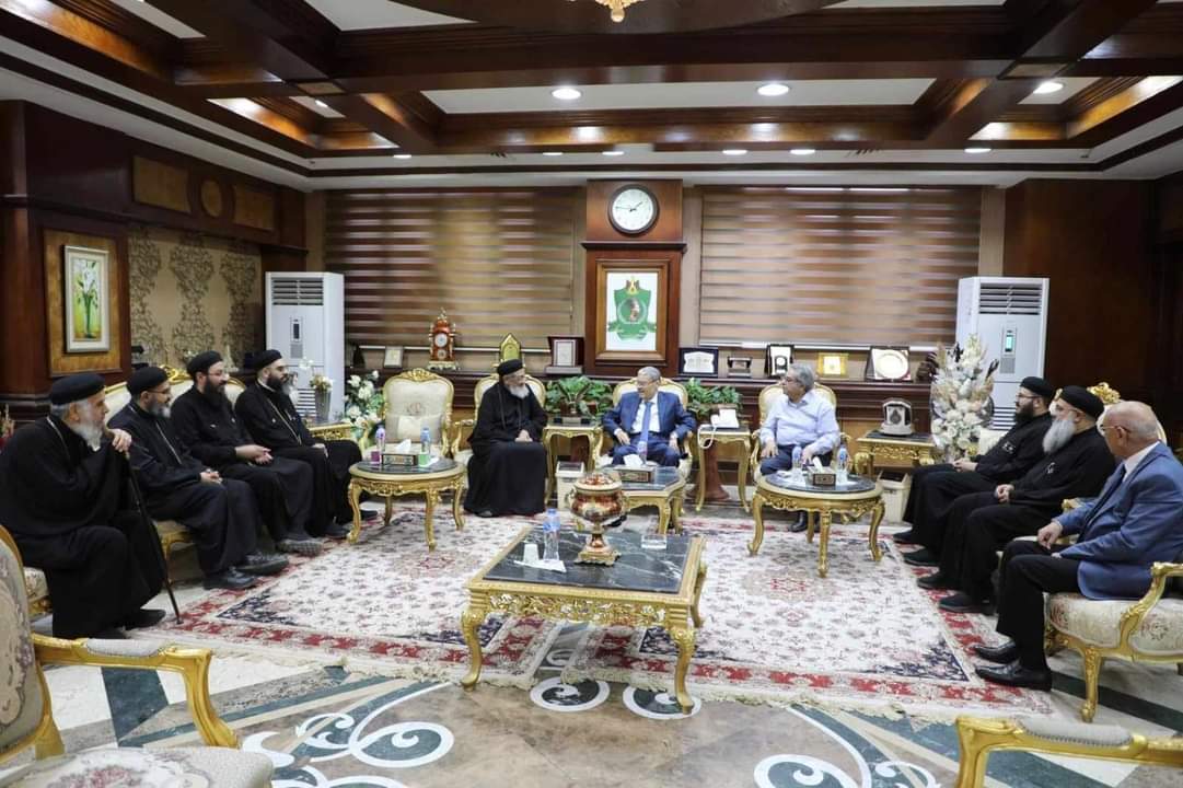 محافظ المنيا يستقبل وفداً من ايبارشية سمالوط وطحا الاعمدة  للتهنئة بالمولد النبوي الشريف