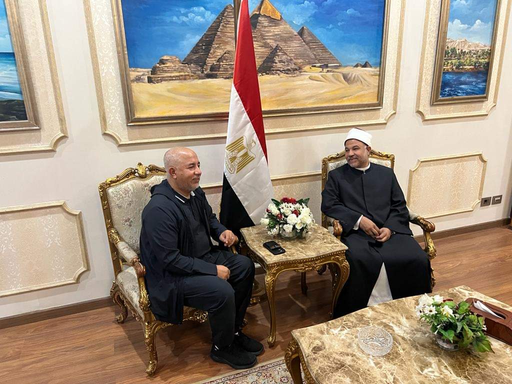 البشاري في القاهرة للمشاركة لأول مرة في مؤتمر الفضاء الإلكتروني والخطاب الديني


