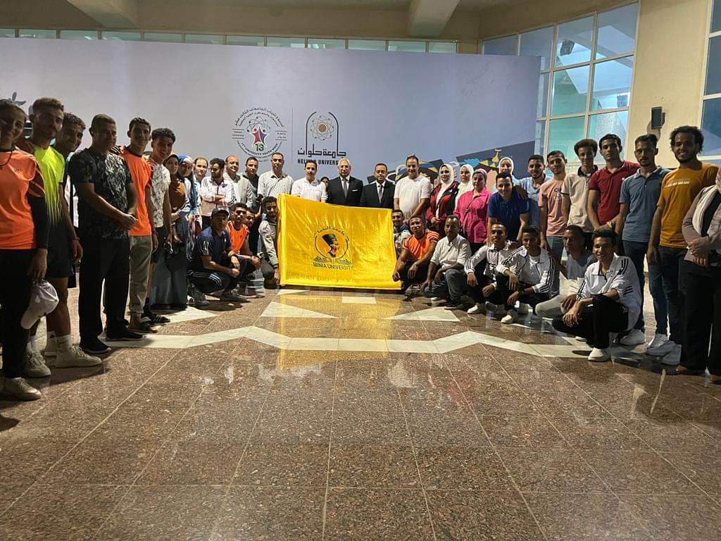 رئيس جامعة المنيا يشهد افتتاح أسبوع شباب الجامعات الـ 13بحلوان ويلتقي بفوج الجامعة المشارك بالأسبوع