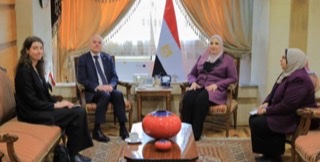 سفير استراليا بالقاهرة يبحث مع وزيرة التضامن سبل التعاون بين البلدين
