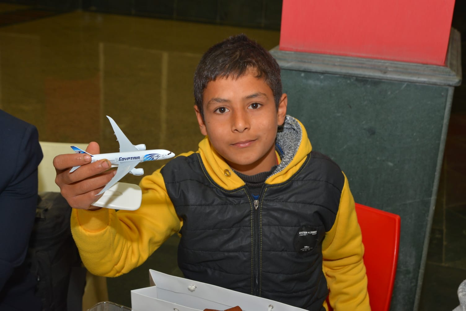 مصر للطيران تنظم جولة تعريفية لمجموعة من أطفال مستشفي 57357 