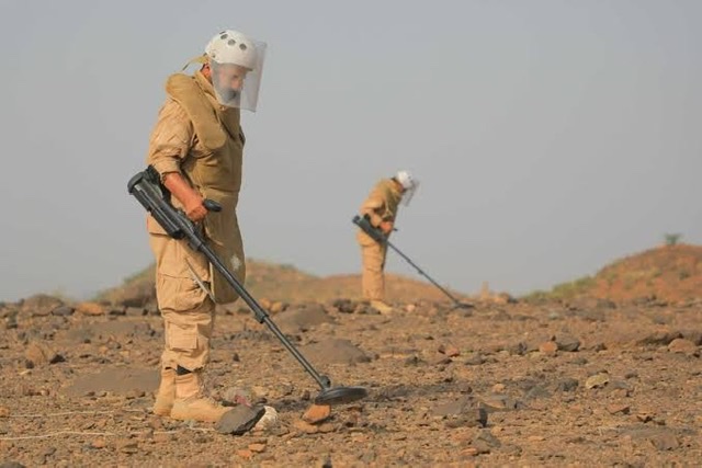 مركز الملك سلمان للإغاثة ينتزع 1.045 لغمًا عبر مشروع 