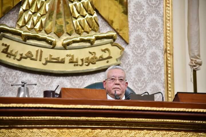 رئيس مجلس النواب يطالب وزير العدل بمراعاة المشاكل الدستورية الواردة في مشروعات القوانين المتعلقة بجذب الاستثمار

