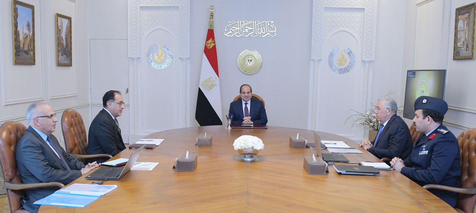 الرئيس يطالب بتعزيز الاستثمارات المصرية في دول القارة الأفريقية