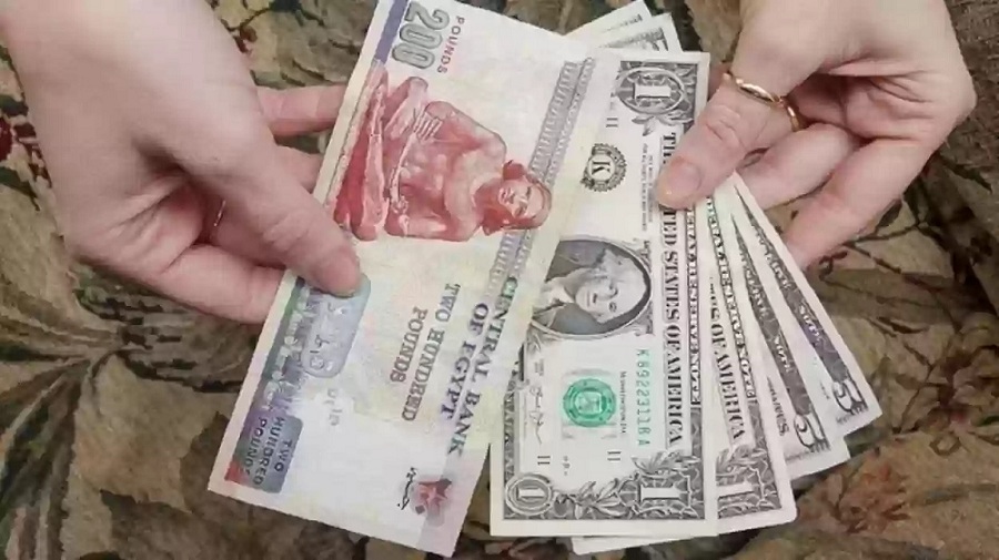 ماذا ينتظر الجنيه المصري أمام الدولار في الفترة المقبلة؟ (تحقيق)
