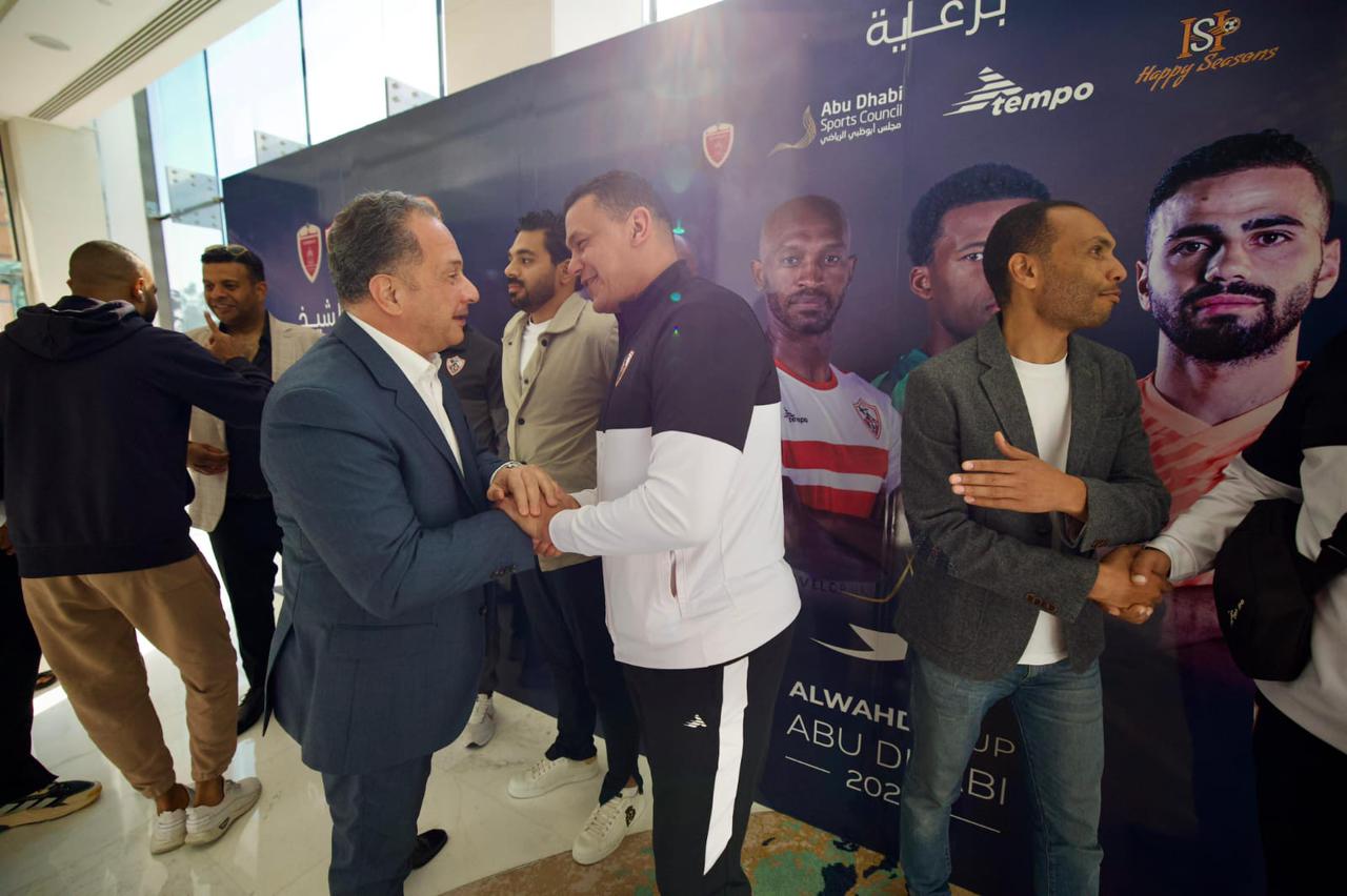 بالصور | سفير مصر بالإمارات شريف عيسي يزور بعثة الزمالك 