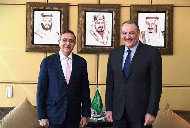 سفير السعودية بالقاهرة و نظيره الهندي يتبادلان الرؤي بشأن الموضوعات ذات الاهتمام المشترك