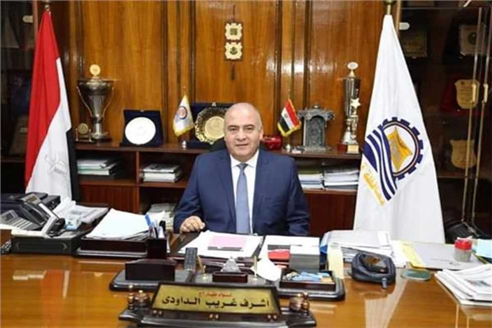 صرف السولار للمزارعين والمستثمرين بمحافظة قنا

