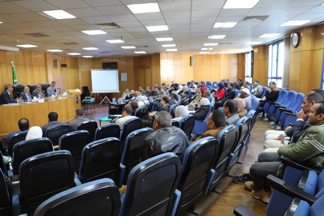 محافظ المنيا يناقش التحديثات الخاصة بالمخططات الاستراتيجية للتجمعات الريفية