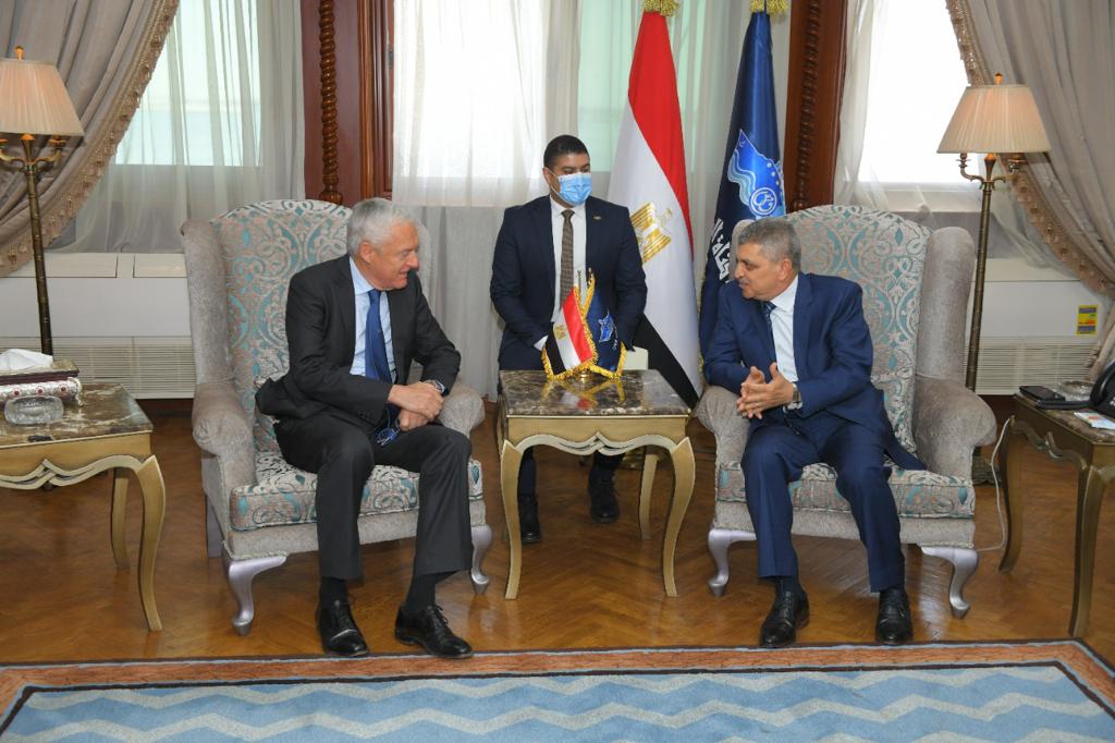 أسامة ربيع يبحث مع غرفة الملاحة الدولية تطورات الأوضاع بالبحر الأحمر وتأثيرها على قناة السويس

