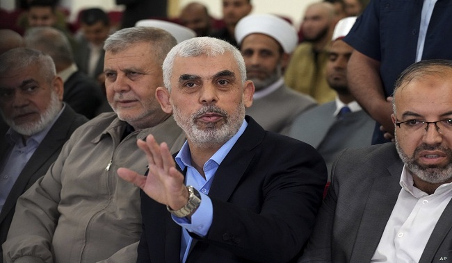 صحف صهيونية تزعم: جيش الاحتلال يعرف مكان اختباء السنوار.. لكن لا يمكنه استهدافه

