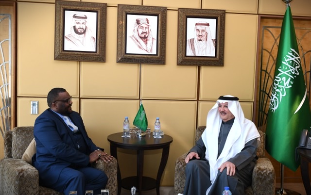 سفير السعودية  لدى مصر يستقبل أمين عام اللجنة الدائمة للقانون الدولي الإنساني