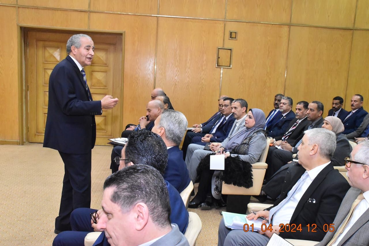 وزير التموين:  يشكل لجنة عليا ولجان رئيسية و فرعية لتطبيق منظومة زيادة الإتاحة ووضع السعر علي السلع
