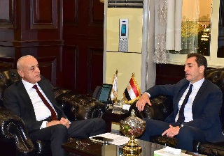 محافظ الأقصر يستقبل السفير الفرنسي خلال زيارته  للمدينة 