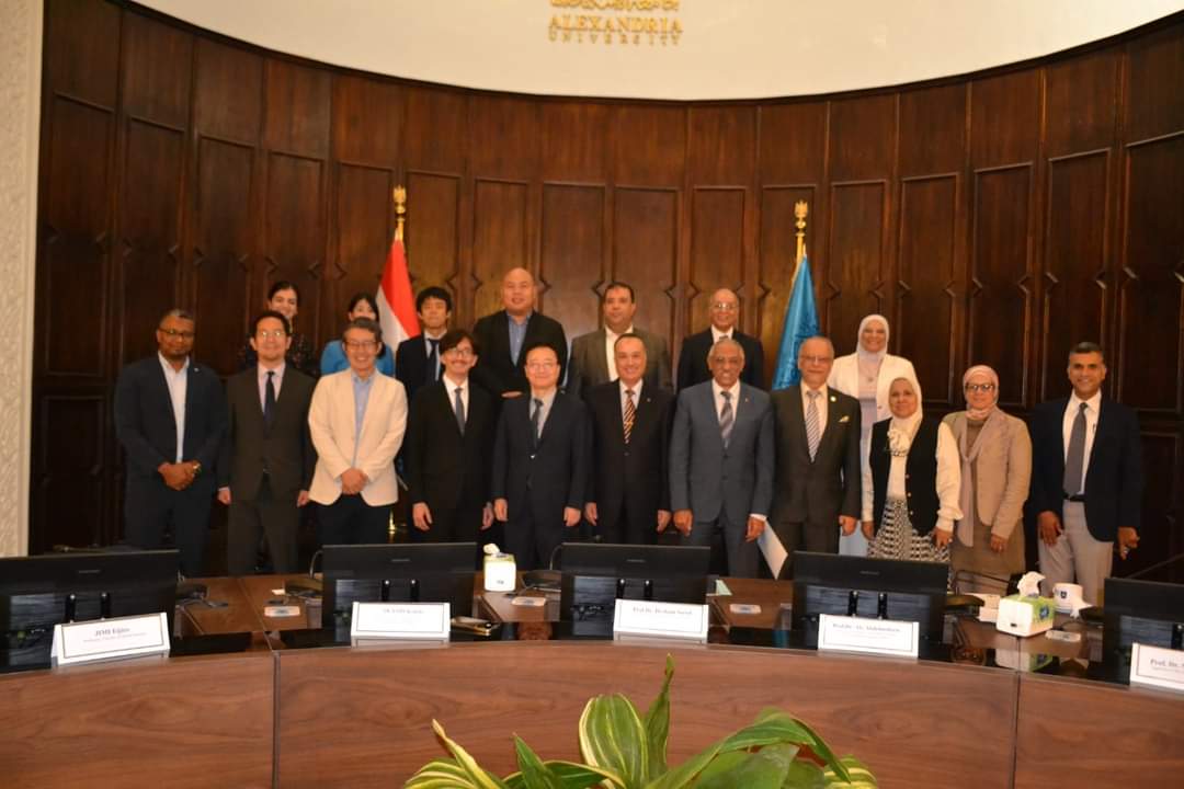 جامعة الإسكندرية تستقبل وفد جامعة كيوشو اليابانية لبحث سبل التعاون بين الجانبين