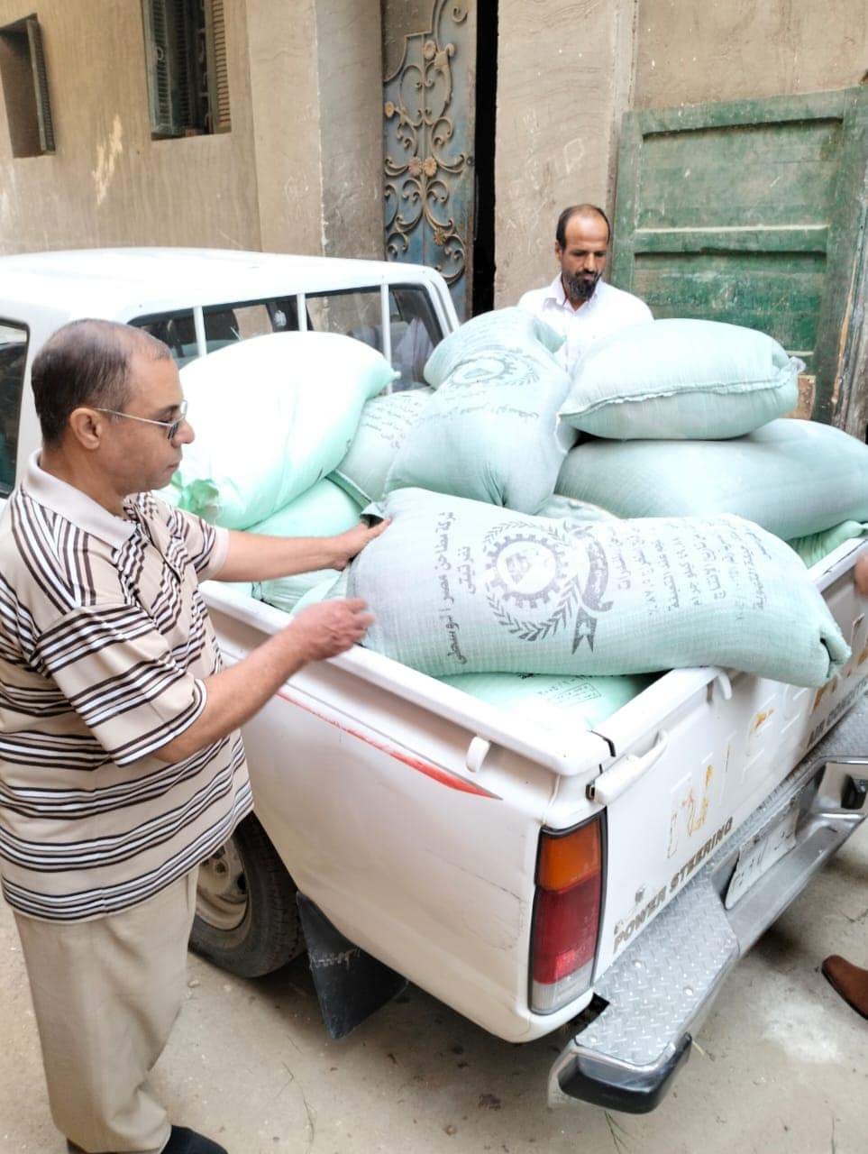 ضبط طن ونصف من الدقيق المدعم قبل بيعها فى السوق السوداء بسمالوط