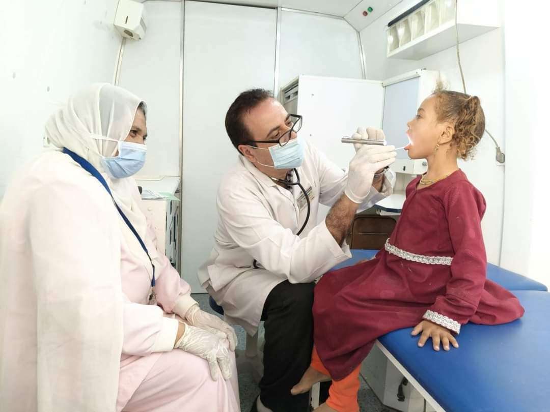 توقيع الكشف الطبى على 1276 حالة بالمجان خلال قافلة بمركز بنى مزار