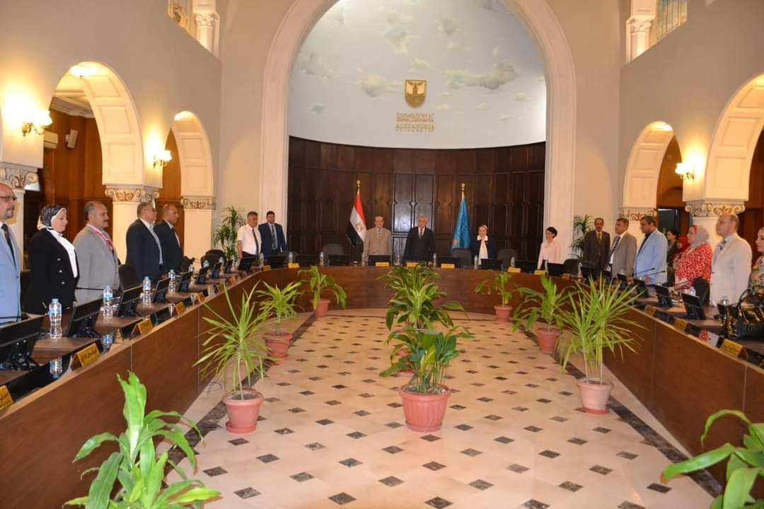 مجلس شئون خدمة المجتمع يناقش ملف الصحة المهنية بجامعة الإسكندرية