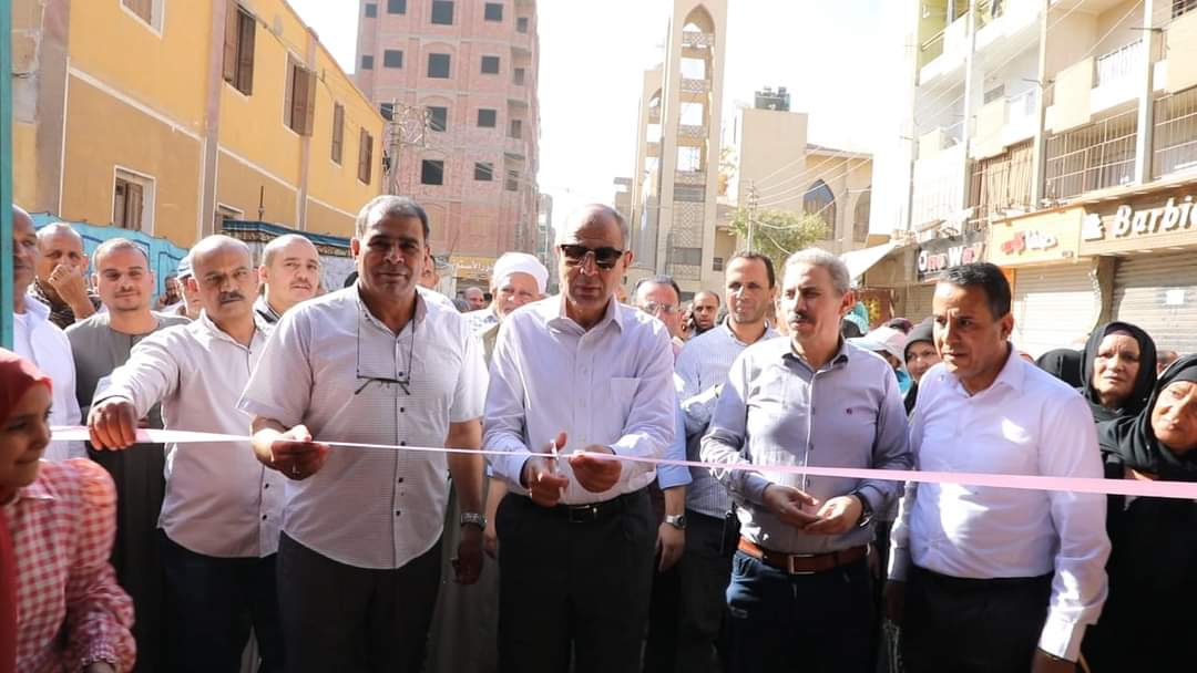 محافظ المنيا يفتتح معرض مبادرة “بداية” لتوفير السلع الأساسية واللحوم بمركز ملوي