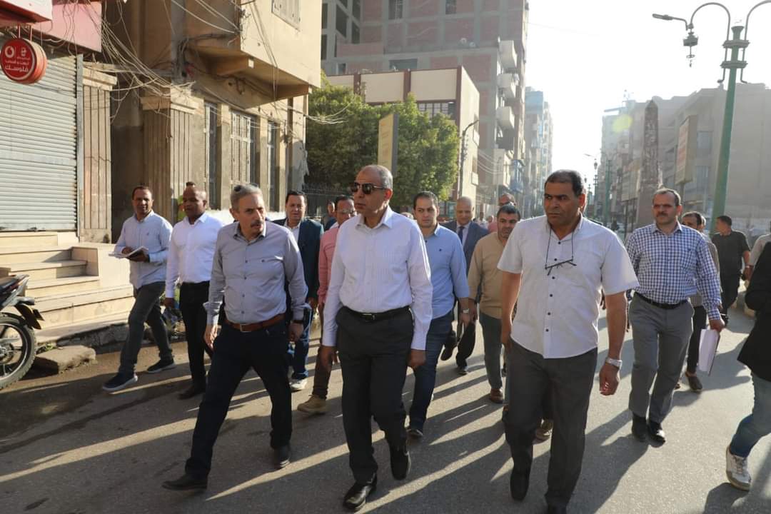 محافظ المنيا يشدد على إزالة التعديات والإشغالات وقطع التيار الكهربائى عن أبراج سكنية مخالفة