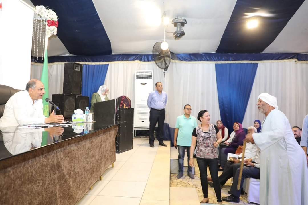 محافظ المنيا يعقد لقاء خدمة المواطنين بابوقرقاص