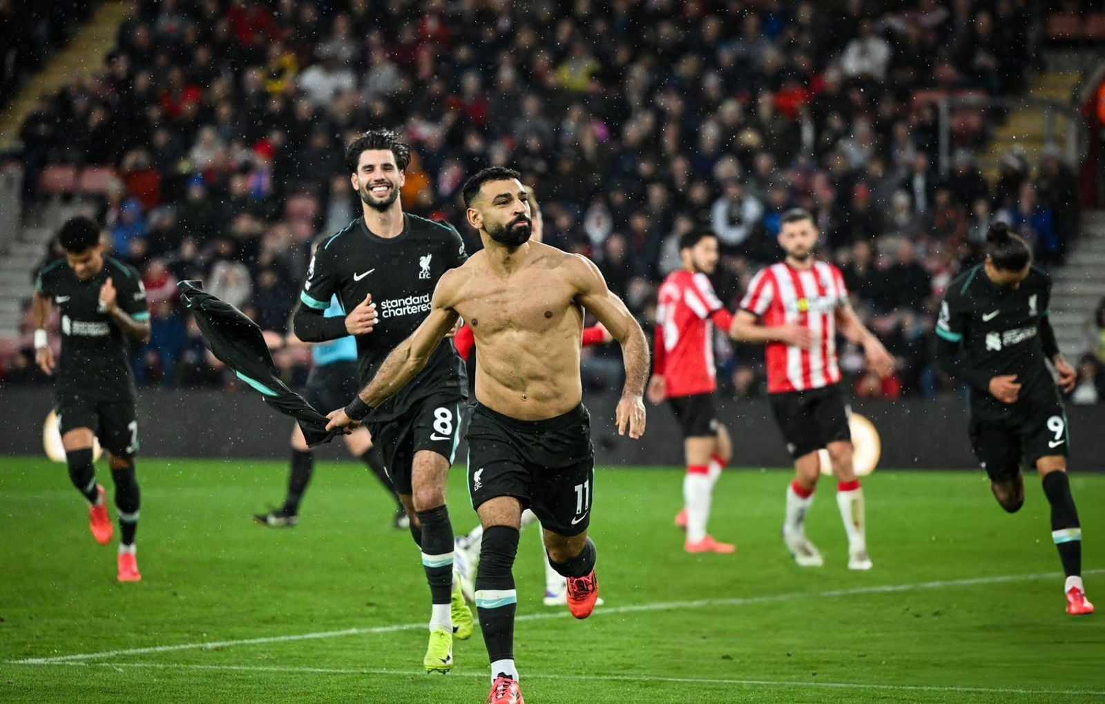 صلاح يقود ليفربول لانتصار صعب أمام ساوثهامبتون في الدوري الإنجليزي 