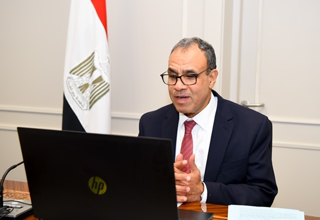 عبدالعاطي يدعو وزير خارجية الدنمارك لتعزيز استثمارات بلاده في مصر
