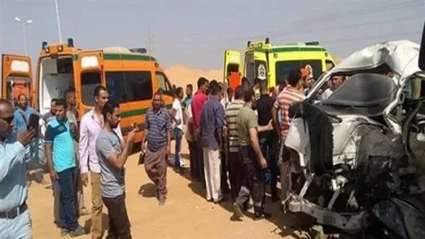 وفاة 4 وإصابة 4 فى تصادم سيارتين بالطريق الصحراوى الغربى بسوهاج

