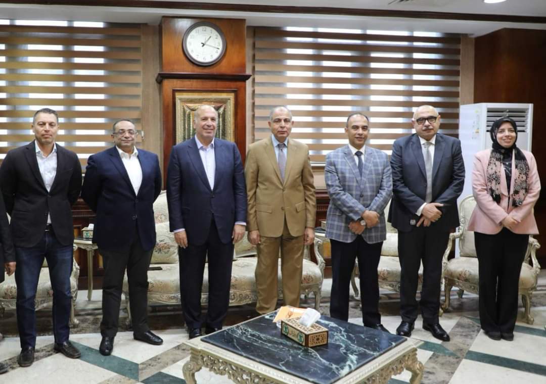 محافظ المنيا يستقبل رئيس مجموعة القلعة لبحث عدد من الفرص الاستثمارية المتاحة