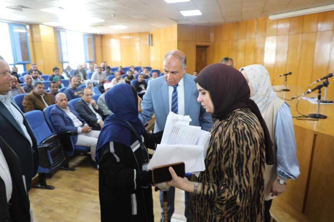 محافظ المنيا يلتقي بمواطنى مغاغة ويؤكد حرصه على التفاعل معهم وسعيه الدؤوب لعقد لقاءات دورية